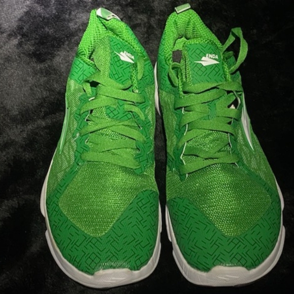 ENDA Distance Men running sneakers Green Size 8 US NWT - Picture 1 of 5